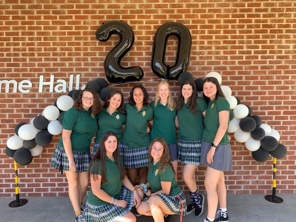 Trường Trung học La Reina High School duhocnamphong.vn